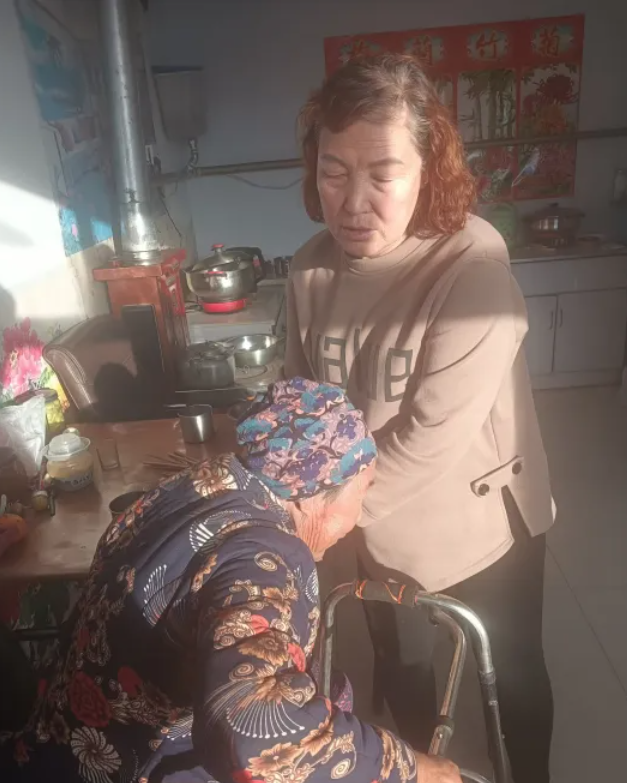 孝老爱亲----沽源白土窑乡四道营村村民 牛兰